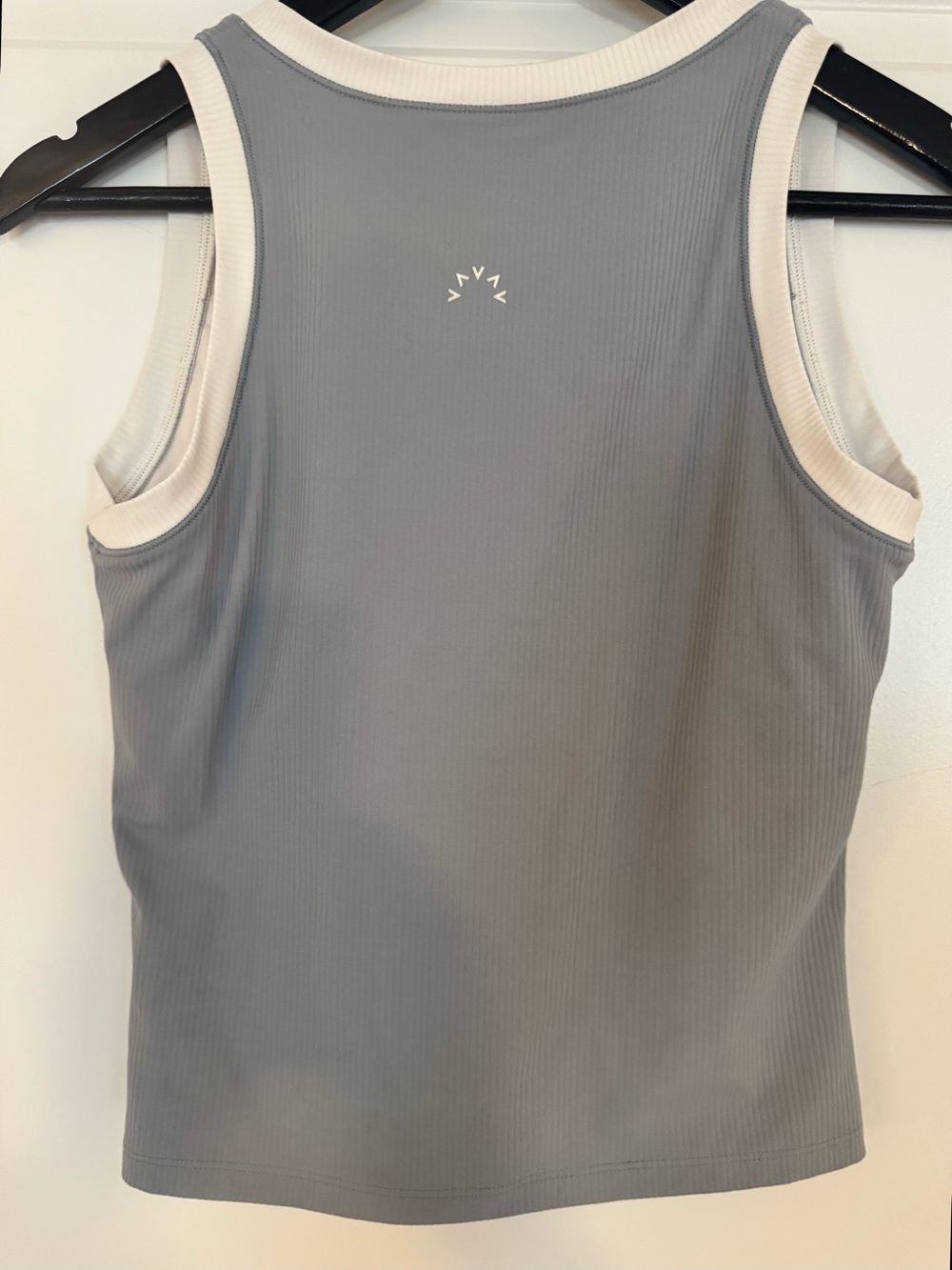 Like New! Varley V-Neck Tank/ size Medium - Picture 9 of 9